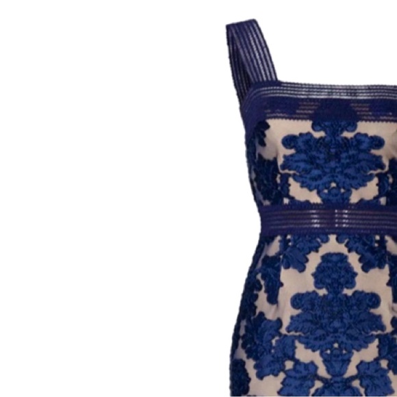 Alice McCall Asymetrical Shoulder Lace Pattern Midi Dress - Picture 4 of 10